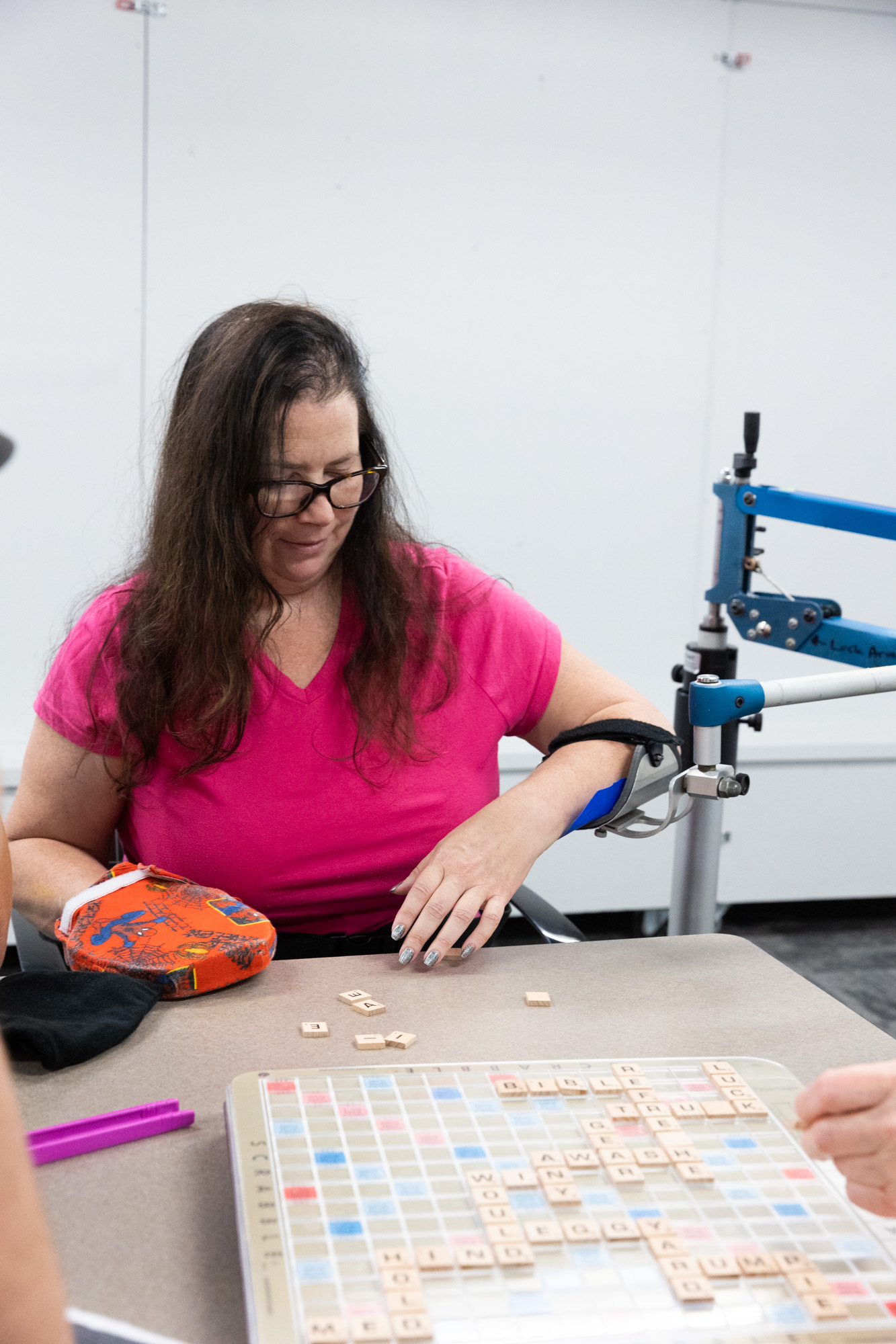 patient in pink shirt playing game in group therapy